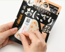 備蓄おにぎり 開封イメージ