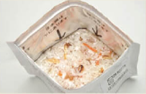 アルファ米 水を注いだイメージ